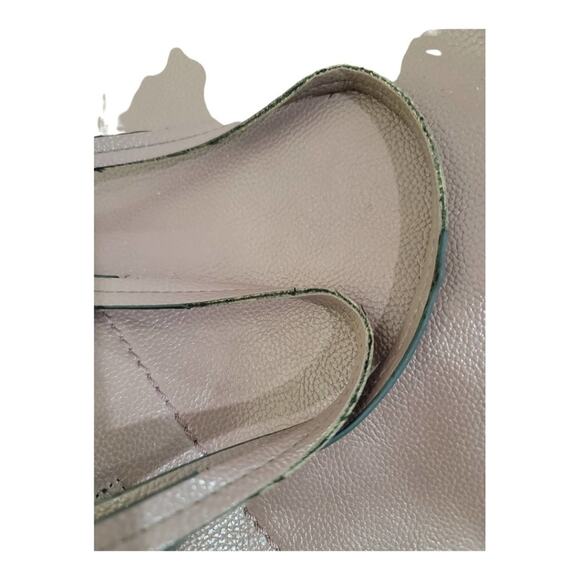 Tory Burch McGraw Pebbled Leather Tote - Picture 9 of 13